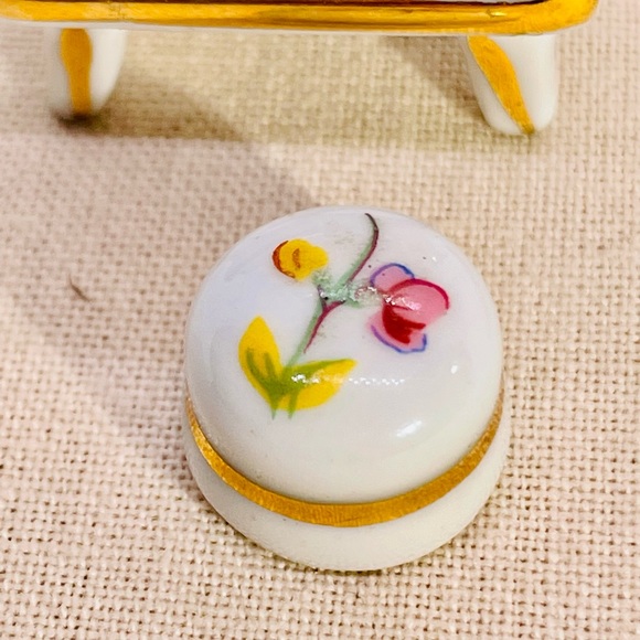 Vtg “Limoges Castel France” hand painted couple porcelain mini piano & stool - Picture 3 of 8